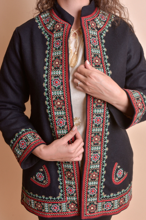 Palton traditional negru cu broderie florala multicolora Livia [2]