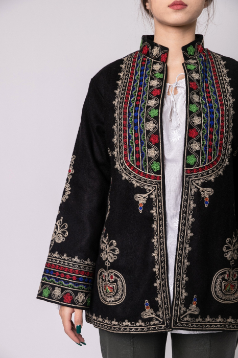 Palton traditional negru cu broderie florala multicolora Ioana [2]