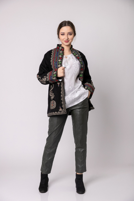 Palton traditional negru cu broderie florala multicolora Ioana [3]