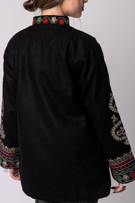 Palton traditional negru cu broderie florala multicolora Ioana [4]