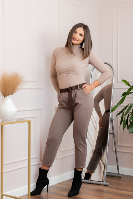 Pantaloni bej lejeri cu talie elastica si curea ajustabila [4]
