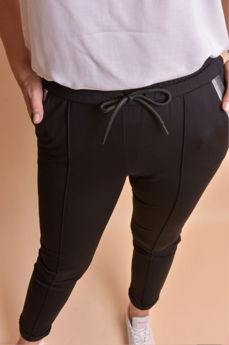 Pantaloni casual negri cu siret si buzunare functionale [2]