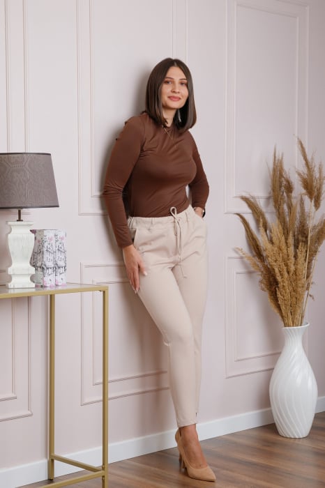 Pantaloni confort casual crem cu snur in talie [4]