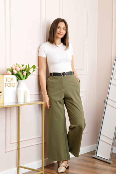 Pantaloni kaki evazati cu talie elastica la spate si curea reglabila Molly [3]