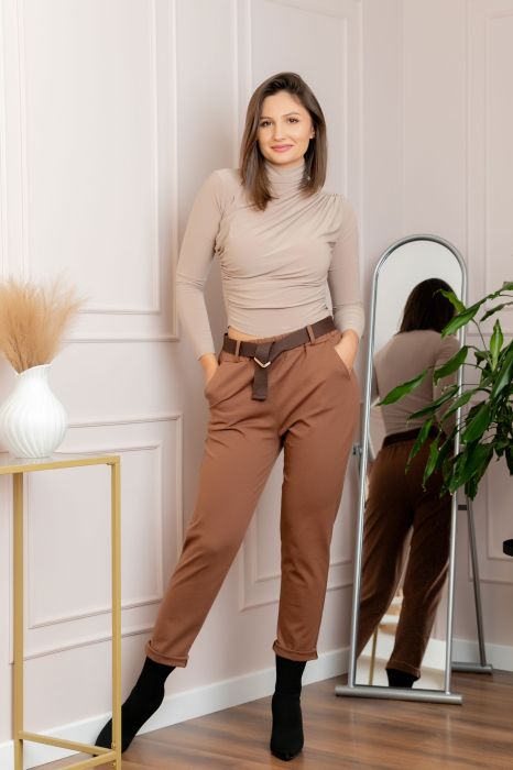 Pantaloni maro deschis lejeri cu talie elastica si curea ajustabila [3]