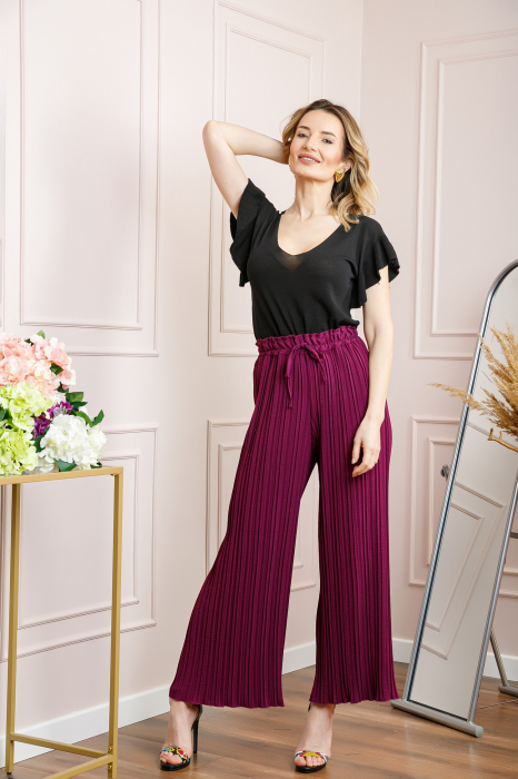 Pantaloni plisati magenta cu elastic in talie [4]