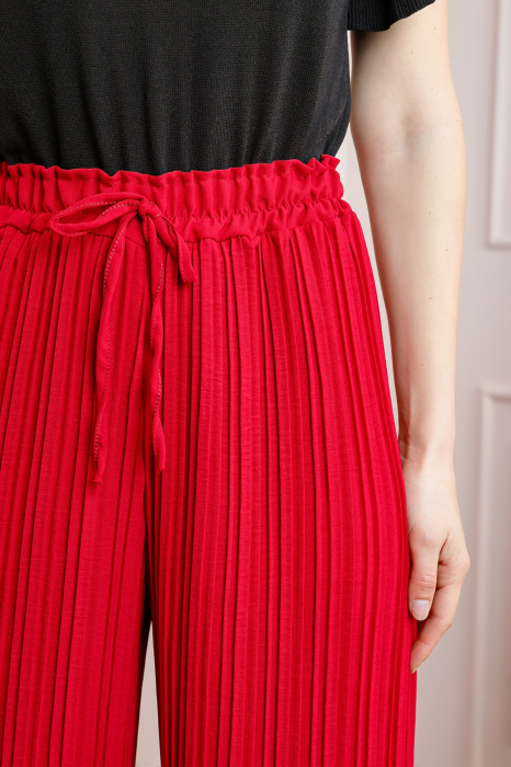 Pantaloni plisati rosii cu elastic in talie [2]