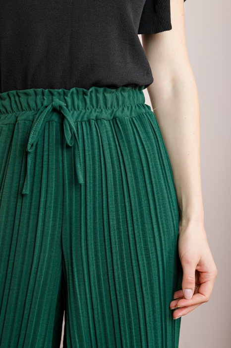 Pantaloni plisati verzi cu elastic in talie [2]
