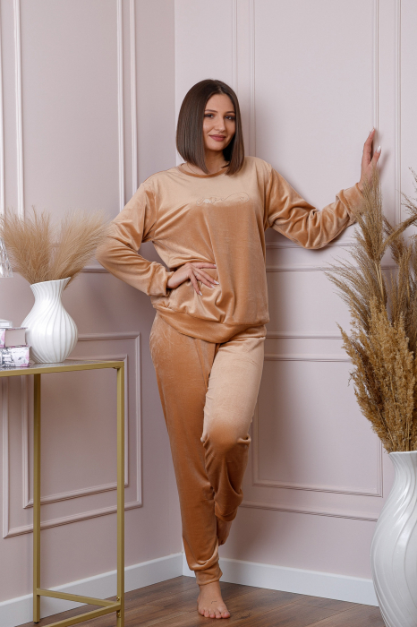 Pijama dama Linda plus size din catifea camel [4]