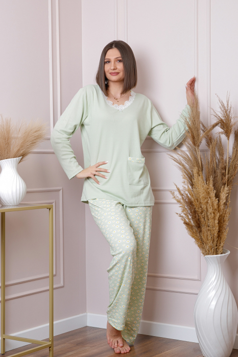Pijama dama Mandy plus size cu bluza verde pastel si pantaloni cu imprimeu [4]