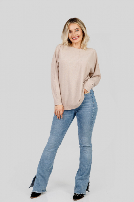 Pulover bej cu fir stralucitor si crepeu lateral [4]