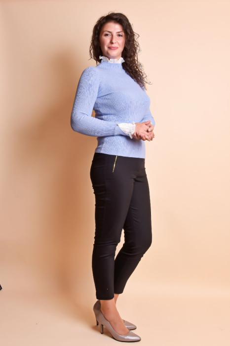 Pulover bleu cu guler si maneci creponate [7]