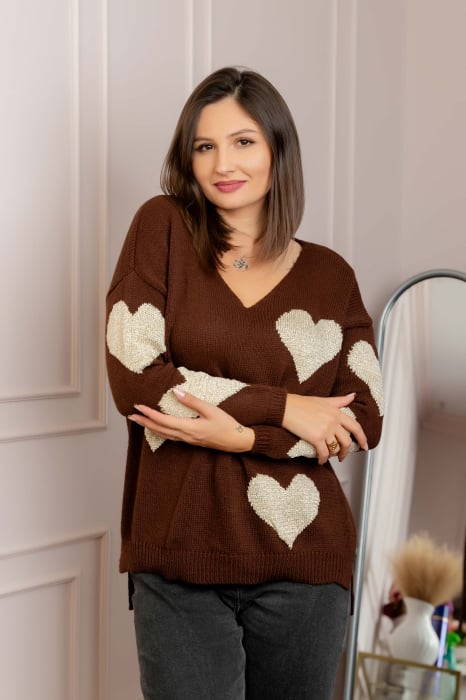 Pulover Carina maro cu inimioare si decolteu in V [2]