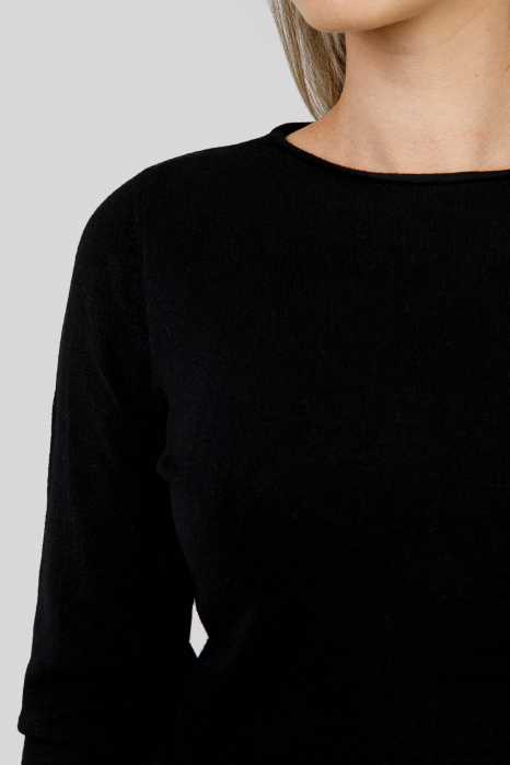 Pulover clasic negru cu decolteu barcuta [2]