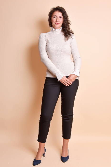 Pulover crem cu guler si maneci creponate [9]