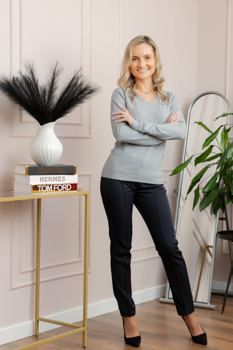 Pulover Gabriella din tricot subtire cu decolteu in V - Gri [4]