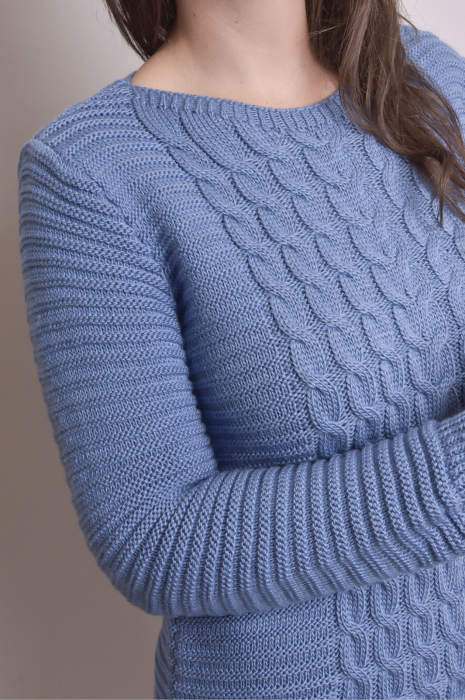 Pulover lung albastru deschis cu model impletit [2]
