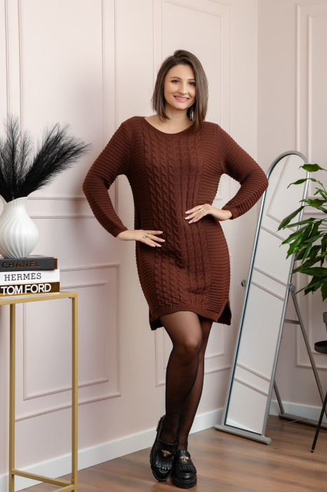 Pulover lung maro cu model impletit [1]