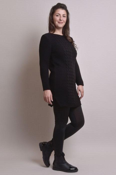 Pulover lung negru cu model impletit [6]