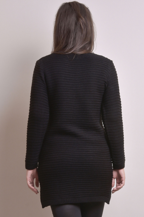 Pulover lung negru cu model impletit [4]