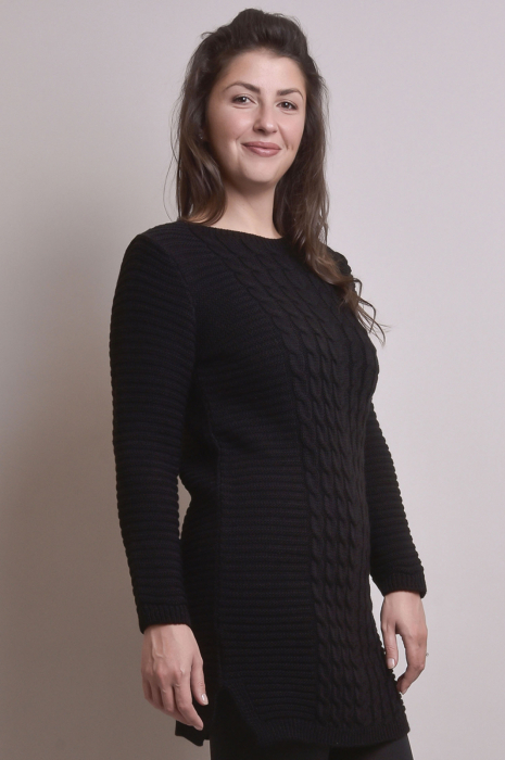 Pulover lung negru cu model impletit [3]