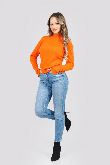 Pulover orange cu nasturi decorativi [4]