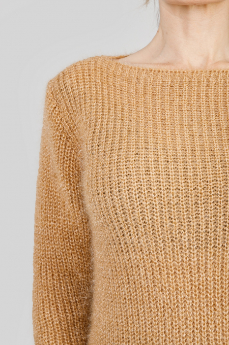 Pulover pufos bej tip rochie cu decolteu barcuta [2]
