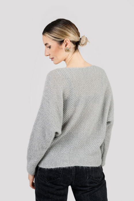 Pulover pufos gri cu maneci largi [3]