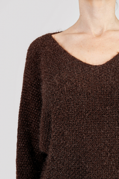 Pulover pufos maro cu maneci largi [2]