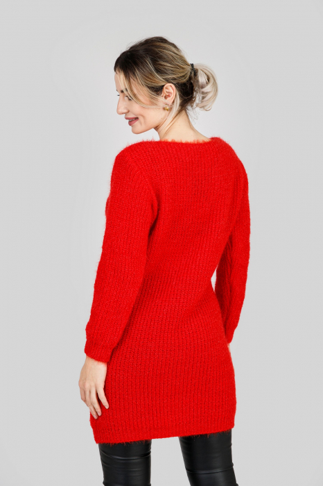 Pulover pufos rosu tip rochie cu decolteu barcuta [3]