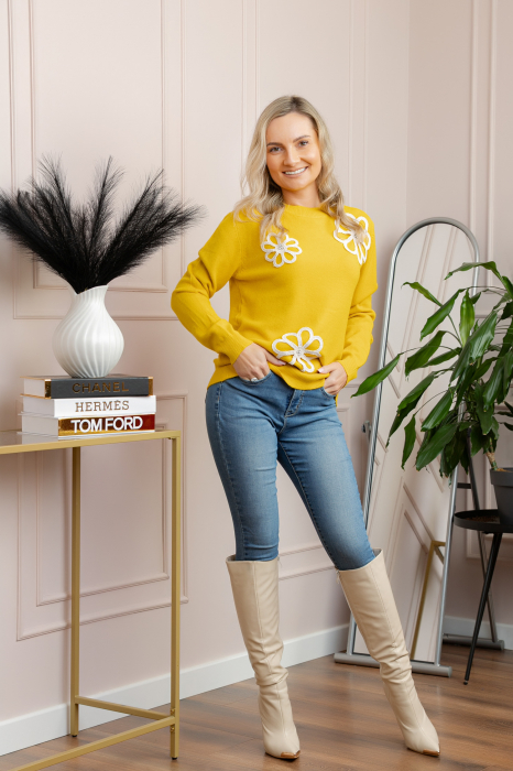 Pulover tricotat cu aplicatii florale Sally - Galben [4]