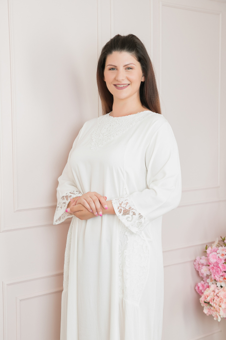 Rochie alba boho chic cu aplicatii florale din dantela [3]