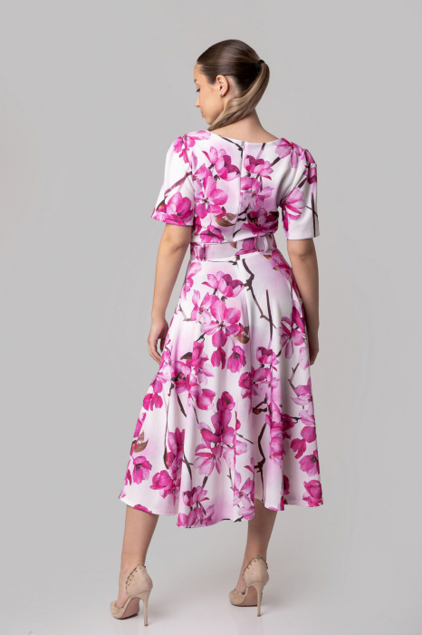 Rochie alba cu imprimeuri florale ciclam si centura in talie [4]