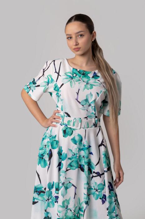 Rochie alba cu imprimeuri florale turcoaz si centura in talie [3]