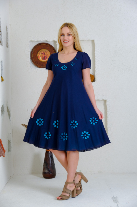 Rochie albastra cu detaliu floral perforat [4]