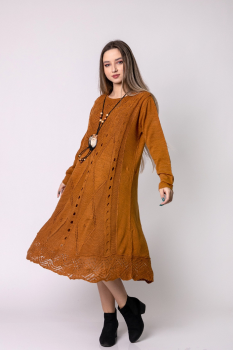 Rochie camel boho chic cu model tricotat romburi [3]