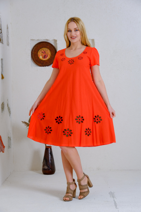 Rochie corai cu detaliu floral perforat [4]