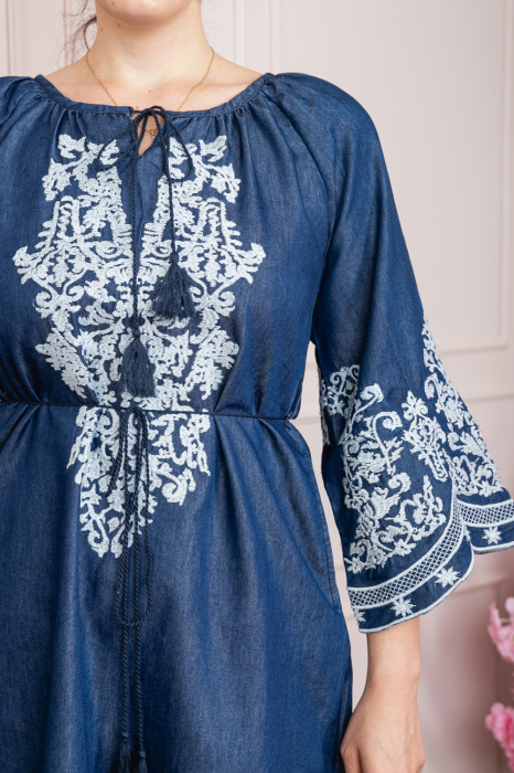 Rochie denim albastra cu motiv floral alb Lavinia [2]