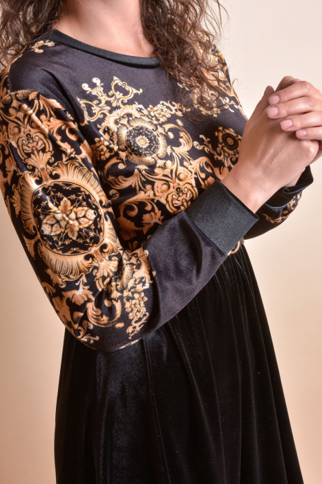 Rochie din catifea neagra cu imprimeu auriu si curea in talie [4]
