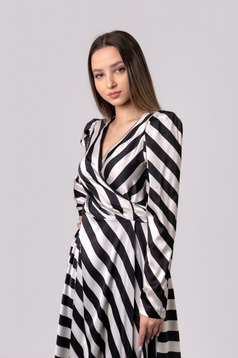 Rochie eleganta cu dungi albe si negre si aspect petrecut [2]