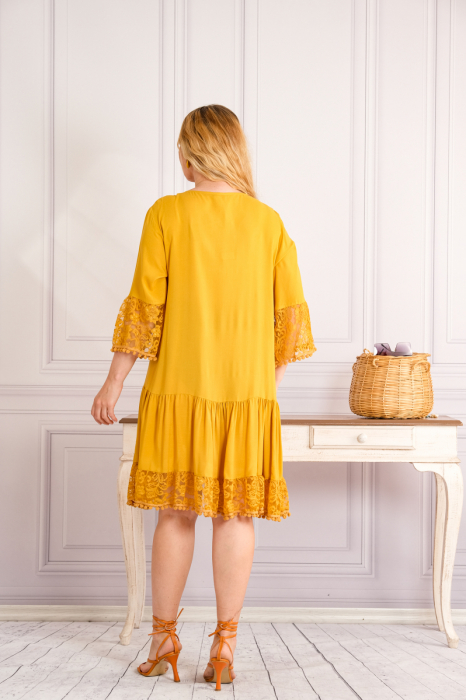 Rochie galbena midi boho chic cu aplicatie din dantela si volane [3]