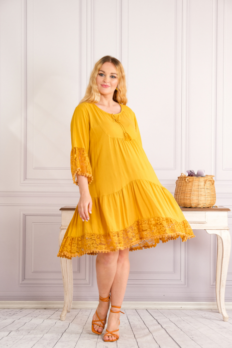 Rochie galbena boho chic cu aplicatie din dantela si volane