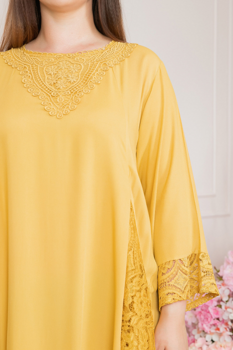 Rochie galbena boho chic cu aplicatii florale din dantela [2]