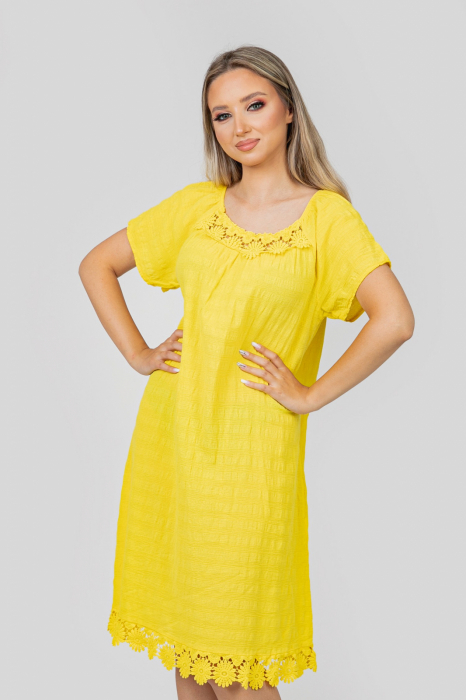 Rochie galbena cu aplicatii florale [2]