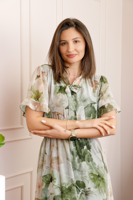 Rochie midi kaki Annalise cu imprimeu floral si funda la decolteu [2]