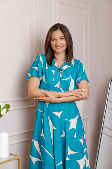 Rochie midi turcoaz cu imprimeu abstract ivoire si snur la decolteu Shelby [2]