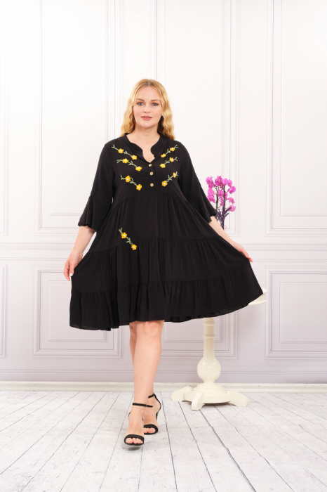 Rochie neagra boho chic cu aplicatie florala cusuta [4]