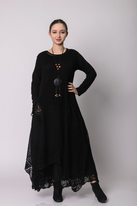 Rochie neagra boho chic cu baza asimetrica [3]