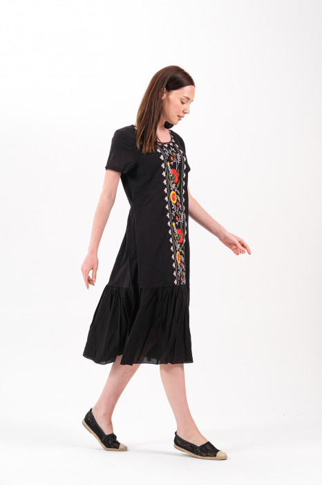 Rochie neagra boho chic cu broderie florala [2]