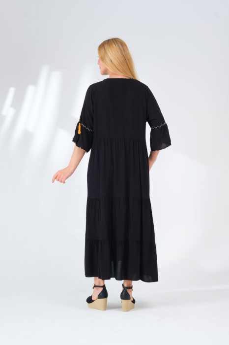 Rochie neagra boho chic cu ciucuri colorati [3]